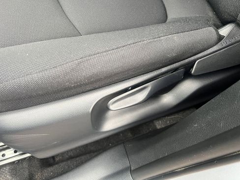 Used 2025 Toyota Corolla Cross LE image 23