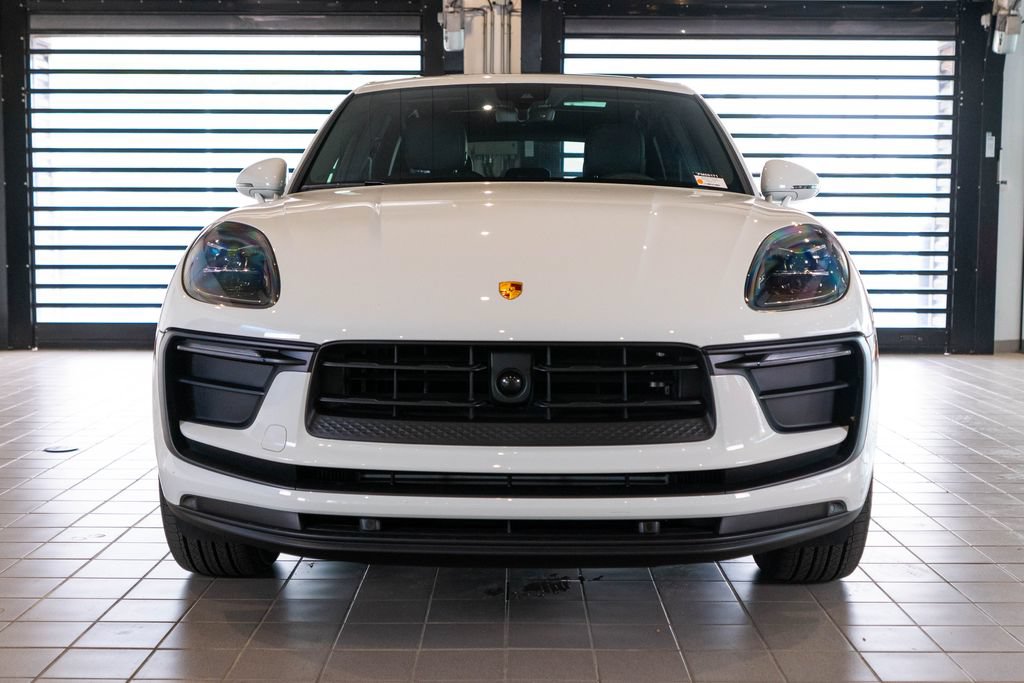 Certified 2026 Porsche Macan AWD/4WD image 6