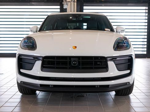 Certified 2026 Porsche Macan AWD/4WD image 6