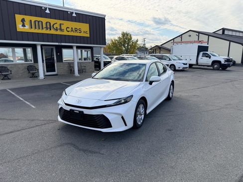 Used 2025 Toyota Camry LE FWD image 2