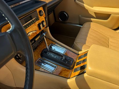 Used 1987 Jaguar XJ6 RWD image 32