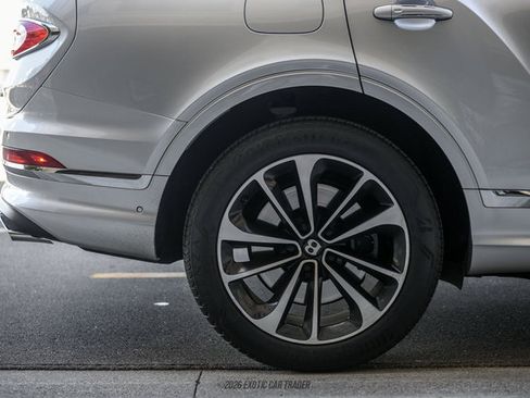 Used 2021 Bentley Bentayga AWD/4WD image 10
