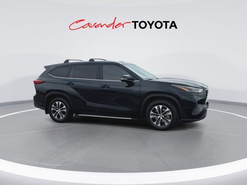 Used 2023 Toyota Highlander XLE image 9