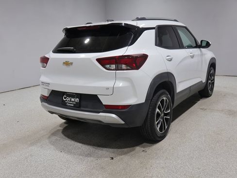 Used 2025 Chevrolet TrailBlazer LT AWD/4WD image 2