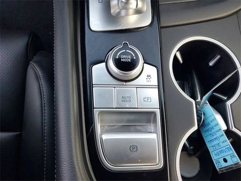 Used 2022 Genesis G70 2.0T image 24