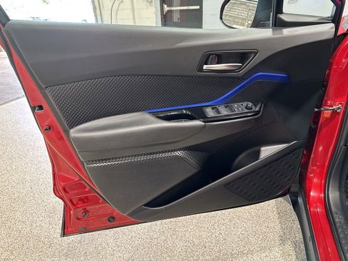 Certified 2022 Toyota C-HR XLE FWD image 11