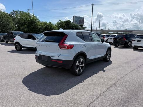Certified 2026 Volvo XC40 B5 Plus AWD/4WD image 5