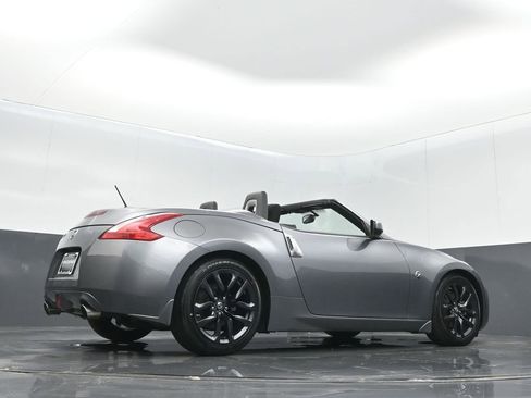 Used 2016 Nissan 370Z Roadster image 23