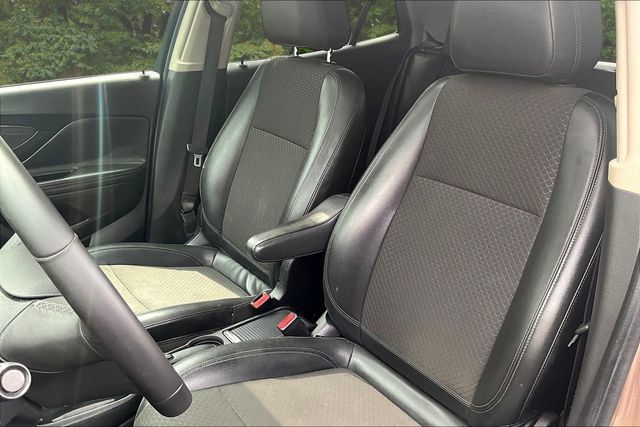 Used 2018 Buick Encore Sport Touring w/ Safety Package AWD/4WD image 17