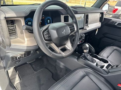 New 2025 Ford Bronco Outer Banks w/ Sasquatch Package image 23