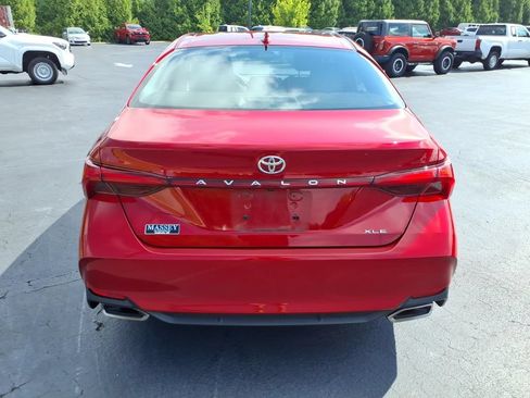 Used 2021 Toyota Avalon XLE w/ Moonroof Package FWD image 4