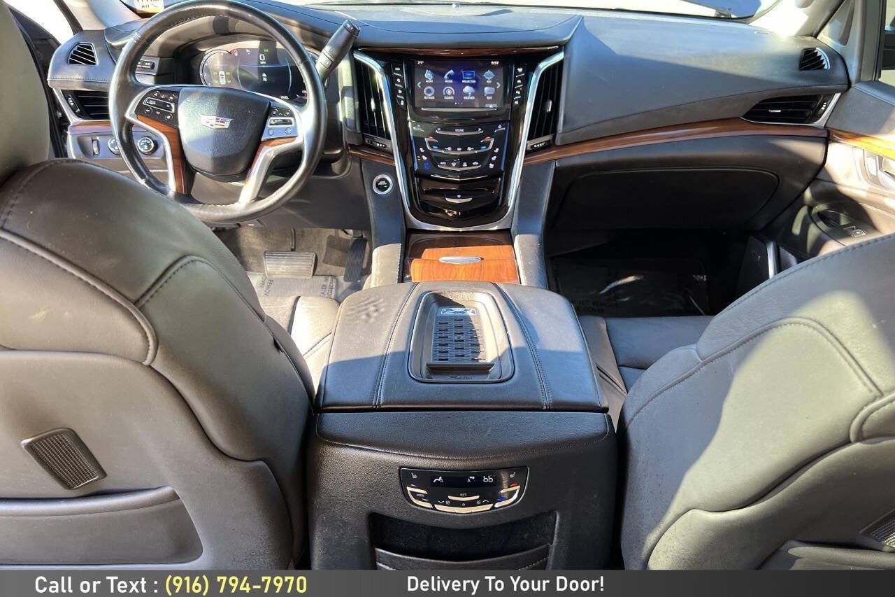 Used 2017 Cadillac Escalade ESV Luxury AWD/4WD image 18