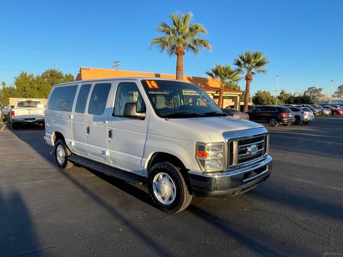Used 2014 Ford E-350 and Econoline 350 XLT image 7