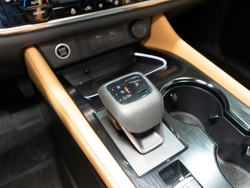 Used 2023 Nissan Rogue Platinum image 23