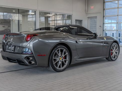 Used 2013 Ferrari California image 31