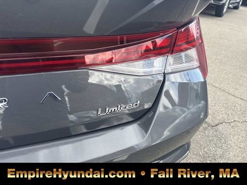 Used 2023 Hyundai Elantra Limited w/ Cargo Package image 5