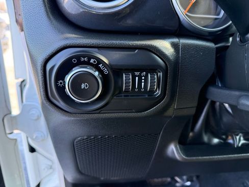 Used 2022 Jeep Wrangler Unlimited Sahara image 13