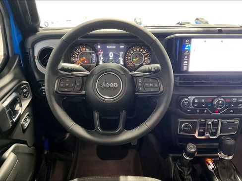 New 2025 Jeep Gladiator Sport image 12