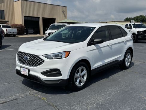 Used 2024 Ford Edge SE w/ Cargo Accessory Package AWD/4WD image 2