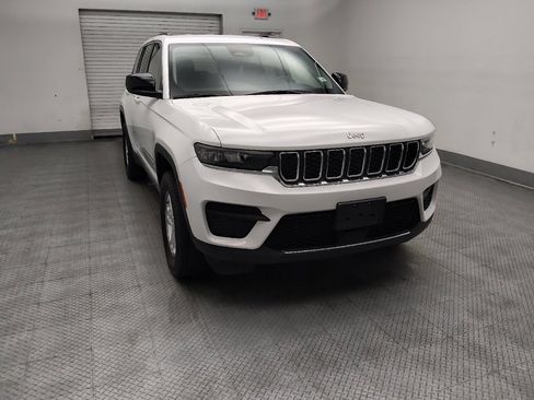 Used 2023 Jeep Grand Cherokee Laredo AWD/4WD image 13