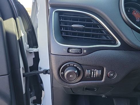 Used 2020 Jeep Cherokee Trailhawk image 22