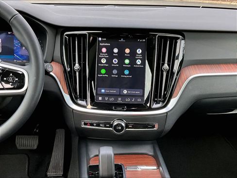 Used 2025 Volvo V60 B5 Cross Country Plus image 9