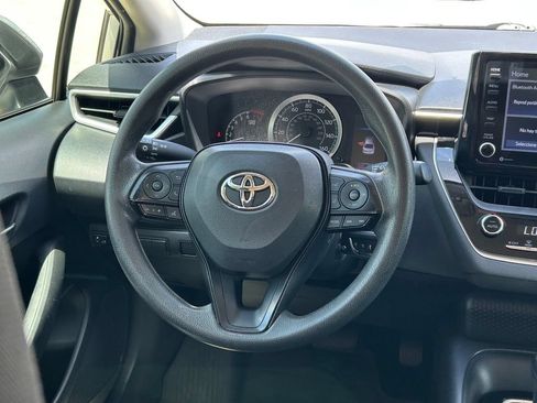 Used 2022 Toyota Corolla LE FWD image 32