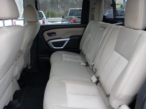 Used 2018 Nissan Titan SV image 32