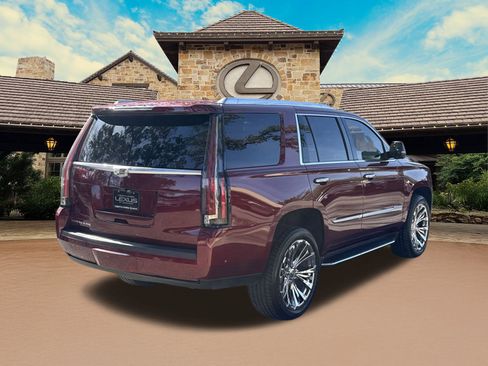 Used 2019 Cadillac Escalade Luxury image 3
