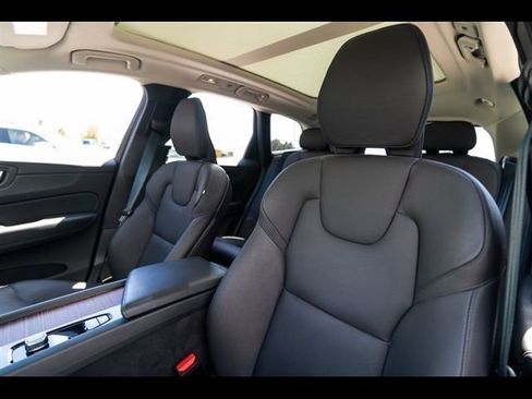 Used 2024 Volvo XC60 B5 Plus AWD/4WD image 5