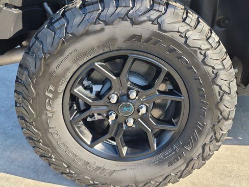 Used 2024 Jeep Wrangler Unlimited AWD/4WD image 13