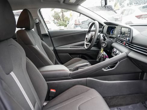 Certified 2025 Hyundai Elantra SE w/ Cargo Package image 16