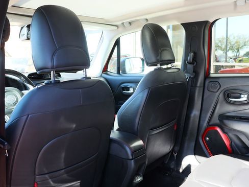 Used 2019 Jeep Renegade Trailhawk image 31