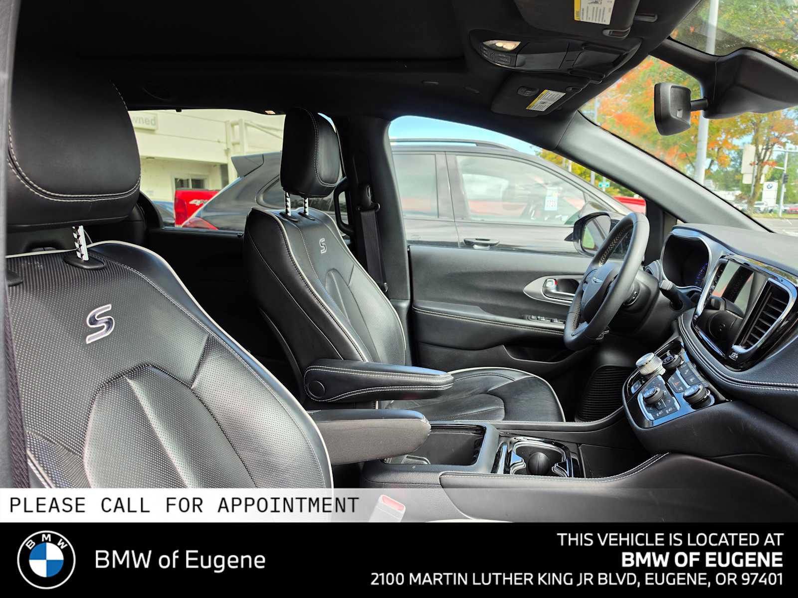 Used 2025 Chrysler Pacifica Limited FWD image 10