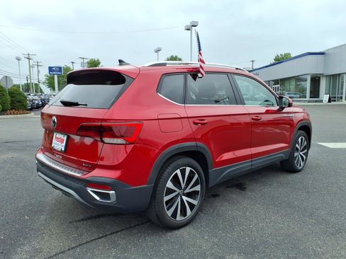Certified 2023 Volkswagen Taos SE w/ Panoramic Sunroof Package AWD/4WD image 2