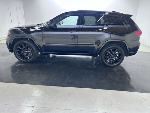 Used 2020 Jeep Grand Cherokee Altitude AWD/4WD image 9