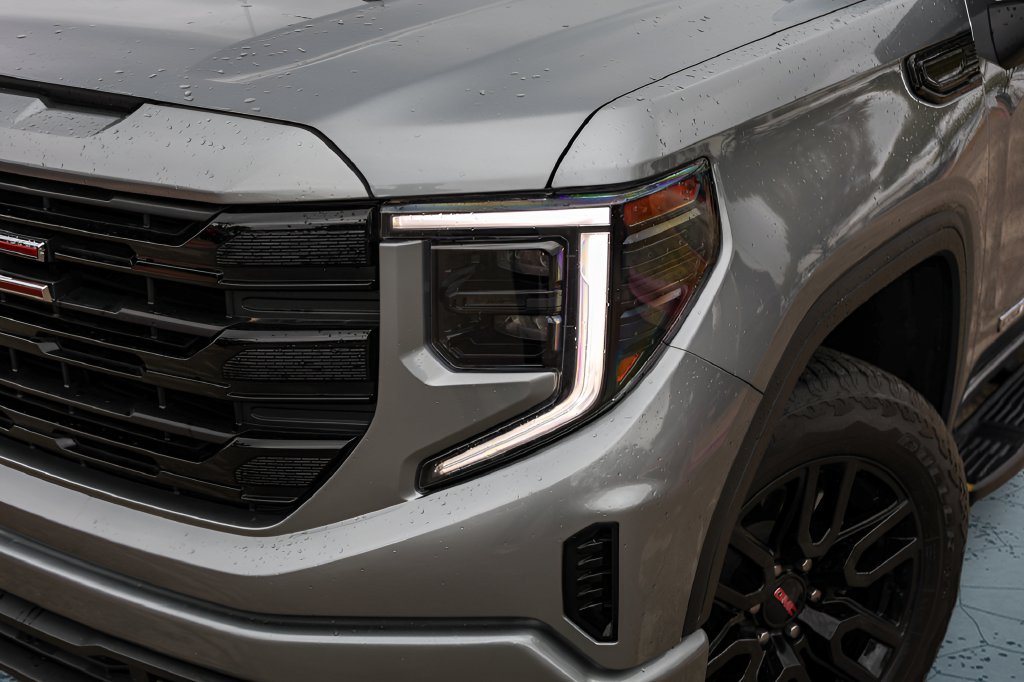 Used 2024 GMC Sierra 1500 Elevation AWD/4WD image 2
