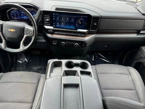 Used 2024 Chevrolet Silverado 1500 LT AWD/4WD image 9