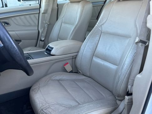 Used 2014 Ford Taurus SEL image 11