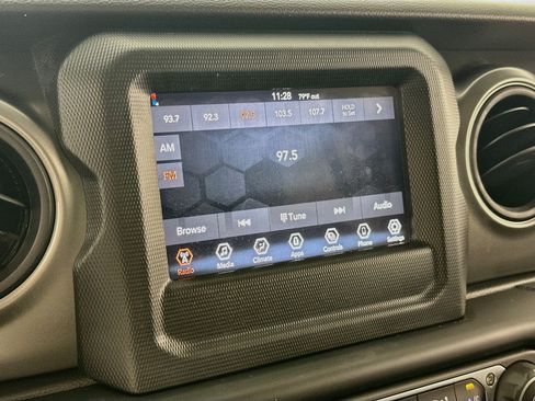 Used 2023 Jeep Gladiator Sport AWD/4WD image 14