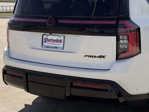 Used 2025 Nissan Armada PRO-4X image 6