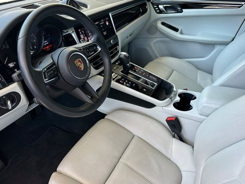 Certified 2023 Porsche Macan AWD/4WD image 4