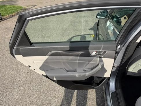 Used 2016 Hyundai Sonata SE FWD image 18