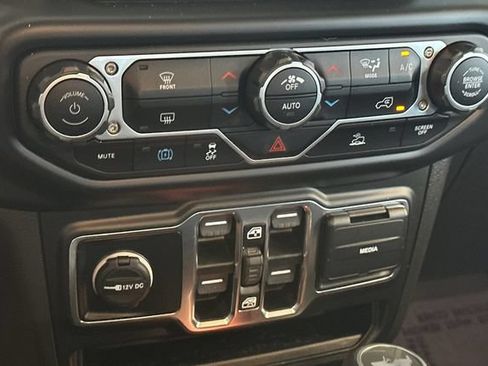 Used 2023 Jeep Wrangler Unlimited AWD/4WD image 23