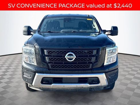 Used 2021 Nissan Titan SV w/ SV Convenience Package image 2