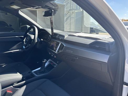 Used 2025 Audi Q3 2.0T Premium image 15