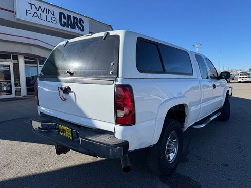 Used 2005 Chevrolet Silverado 2500 LS w/ Skid Plate Package AWD/4WD image 8