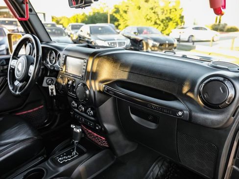 Used 2017 Jeep Wrangler Unlimited Rubicon image 8