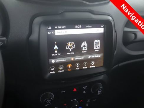 Used 2023 Jeep Renegade Latitude AWD/4WD image 3