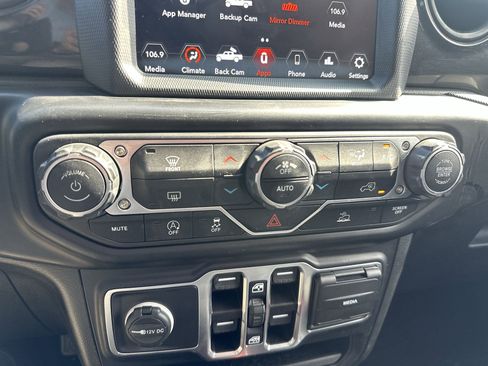 Used 2022 Jeep Gladiator Sport AWD/4WD image 16